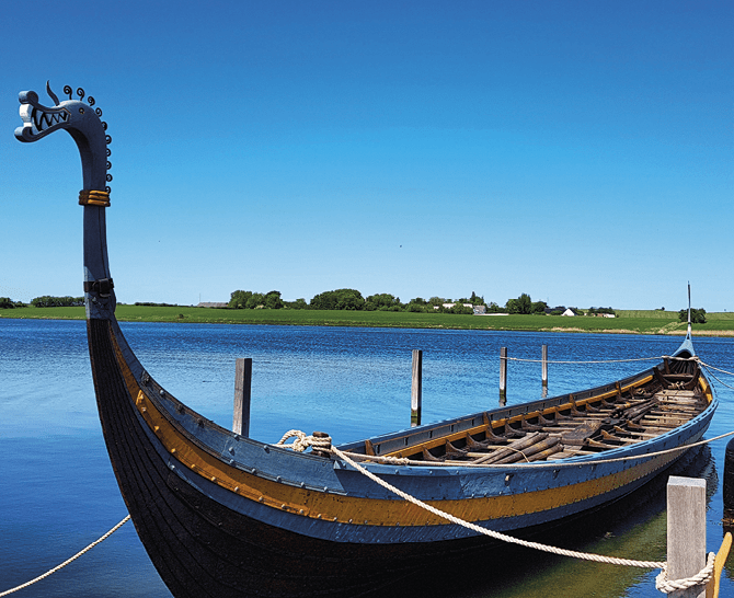 Ladbyn hautalaivan jäljennös